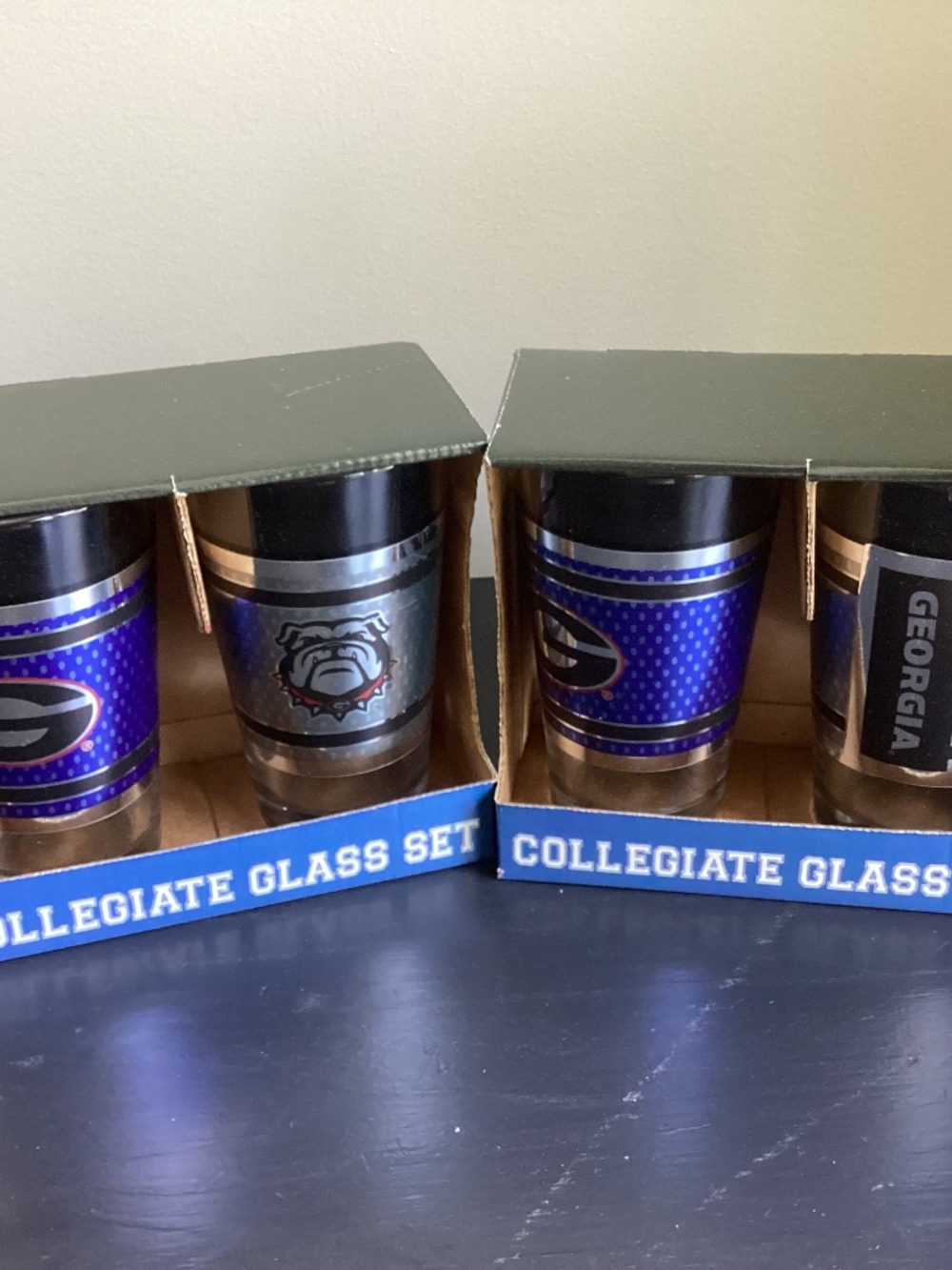 New in Box 2 Sets of 2 University of Georgia Bulldogs Pint Glasses